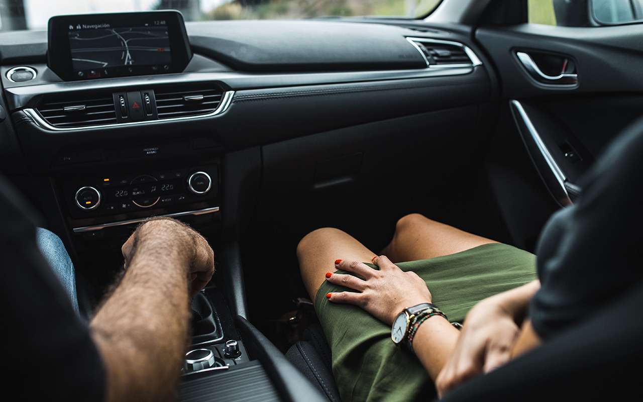 Назван необычный (но действенный!) способ не уснуть за рулем