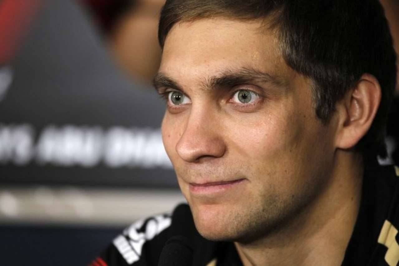 У Виталия Петров был контракт на 2012 год - но он автоматически вступал в силу при выполнении некоторых условий. Что это за условия - стороны предпочитают не говорить...