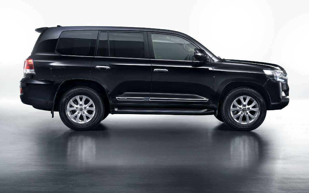 Крест, iPad и канистру спирта украли из Тойоты священника в центре Москвы