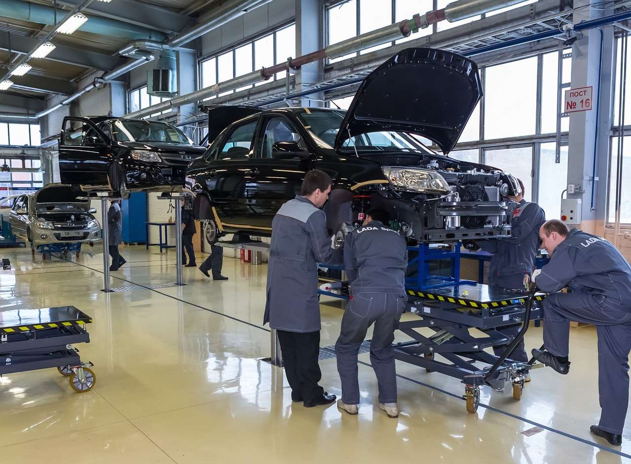 Рабочие АВТОВАЗа начали итальянскую забастовку