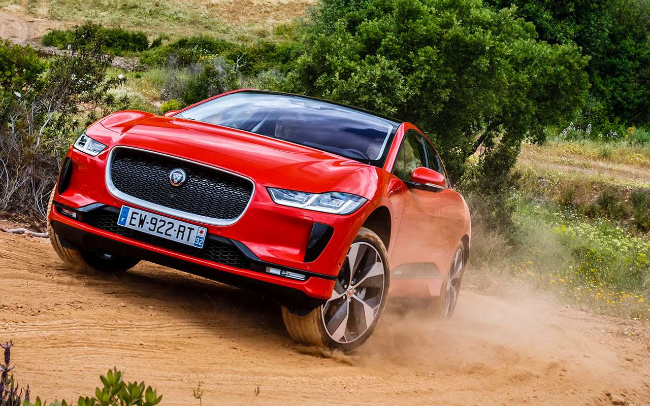 Со своей способностью ускоряться с высоких скоростей I-Pace вторгается на территорию гиперкаров.