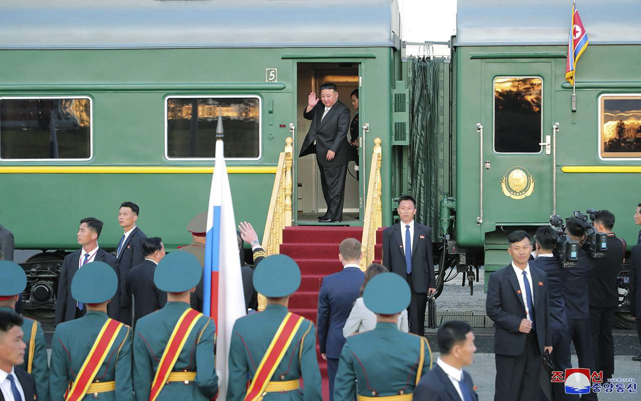 Бронепоезд Ким Чен Ына: абсурдная роскошь и колоссальные размеры