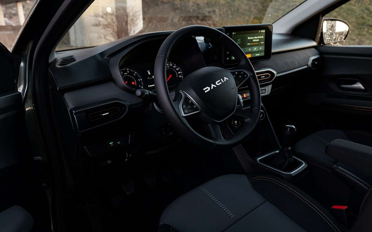 Старший брат Дастера: новый большой кроссовер покажут этой осенью