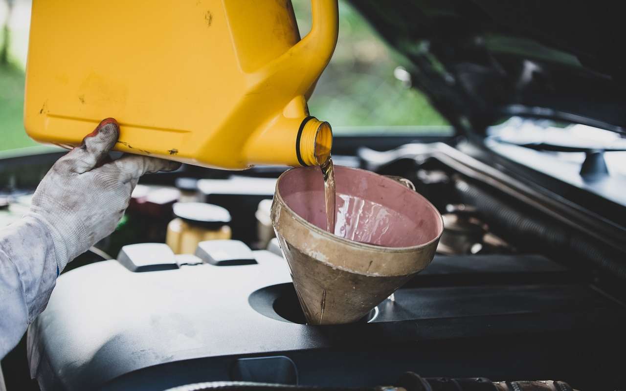 Названа еще одна причина заменить масло после зимы