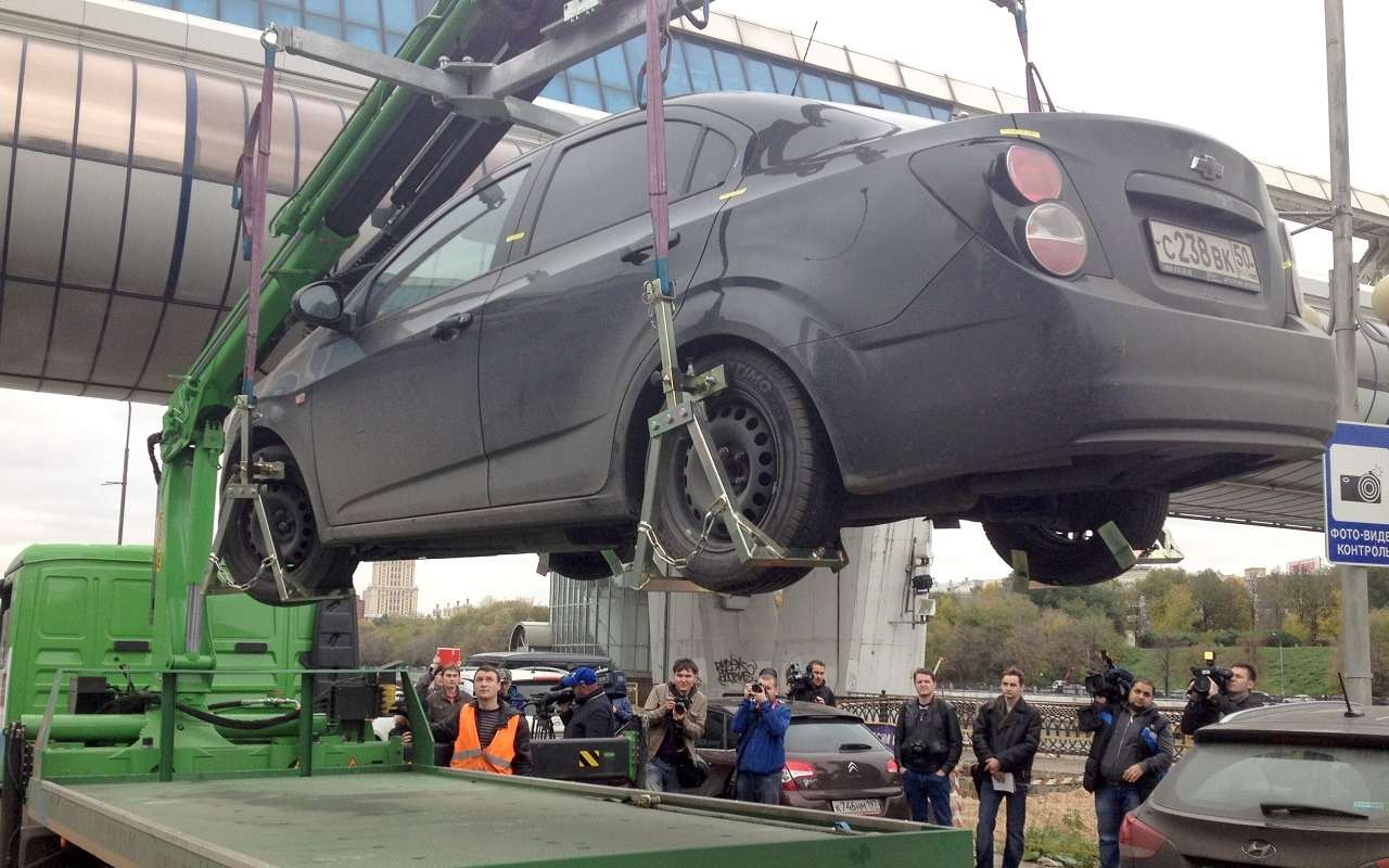 Автомобили этой категории граждан запретят перемещать на штрафстоянку