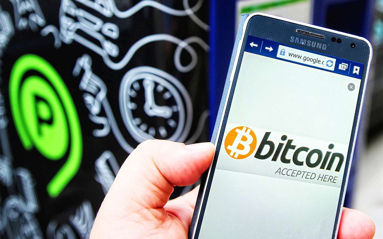 В России предложили парковаться в кредит и за криптовалюту