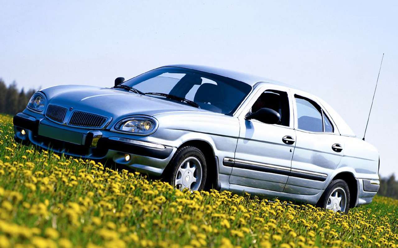 На стадии проектирования Волги ГАЗ-3111 подразумевали в том числе и дизель ГАЗ-560. Но товарных машин в таком исполнении не было. А тюнинговая фирма Техносервис в 2002-м предлагали Волгу с 92-сильным объемом 2,5 л мотором Toyota. Продали ли хотя бы один такой автомобиль – не знаю.