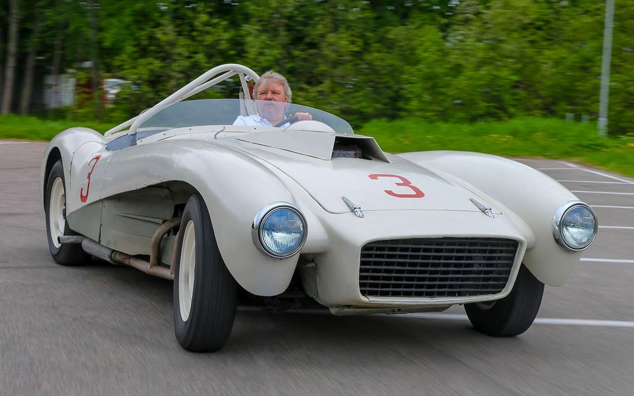 Сохранившийся, правда, с более поздним двигателем ЗИЛ‑112С.