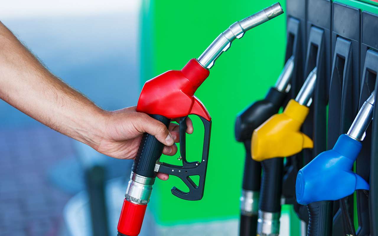 Путин загнал нефтяников в рамки: цены на топливо не будут расти. Пока не будут