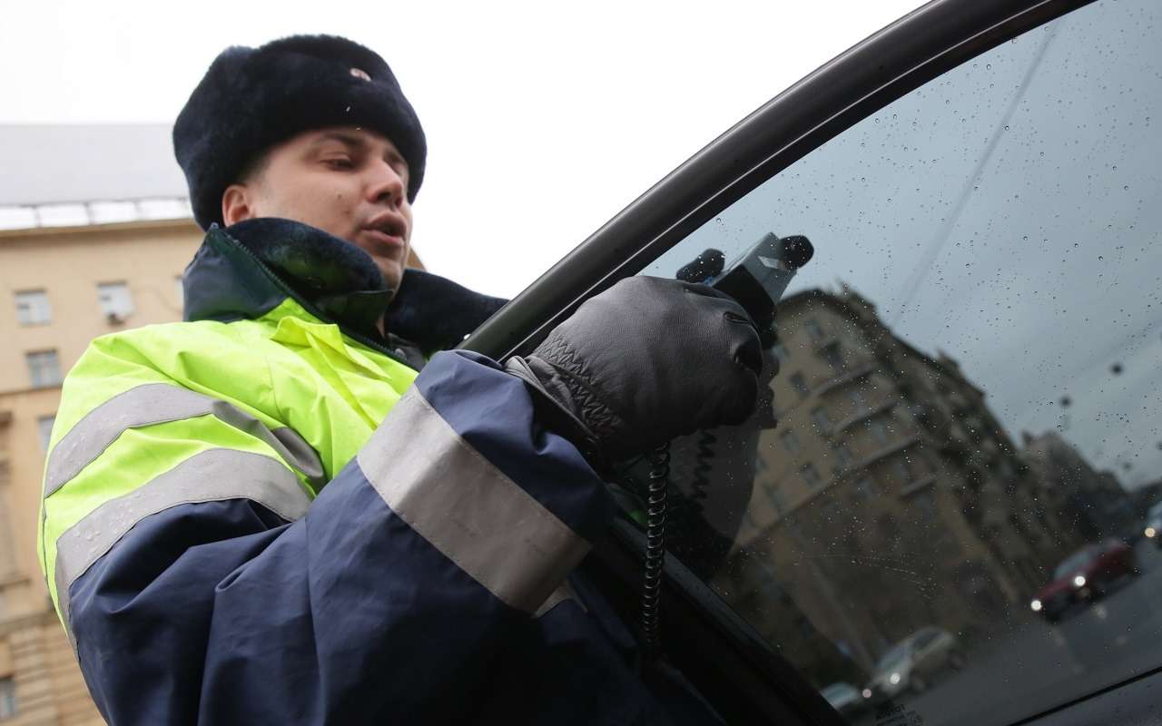 Борьбу с мигрантами на наглухо затонированных машинах ужесточат