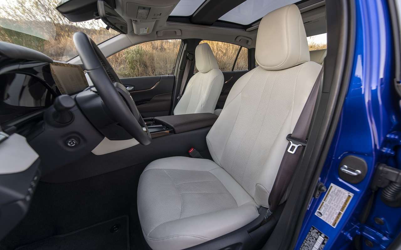 Интерьер Toyota Mirai