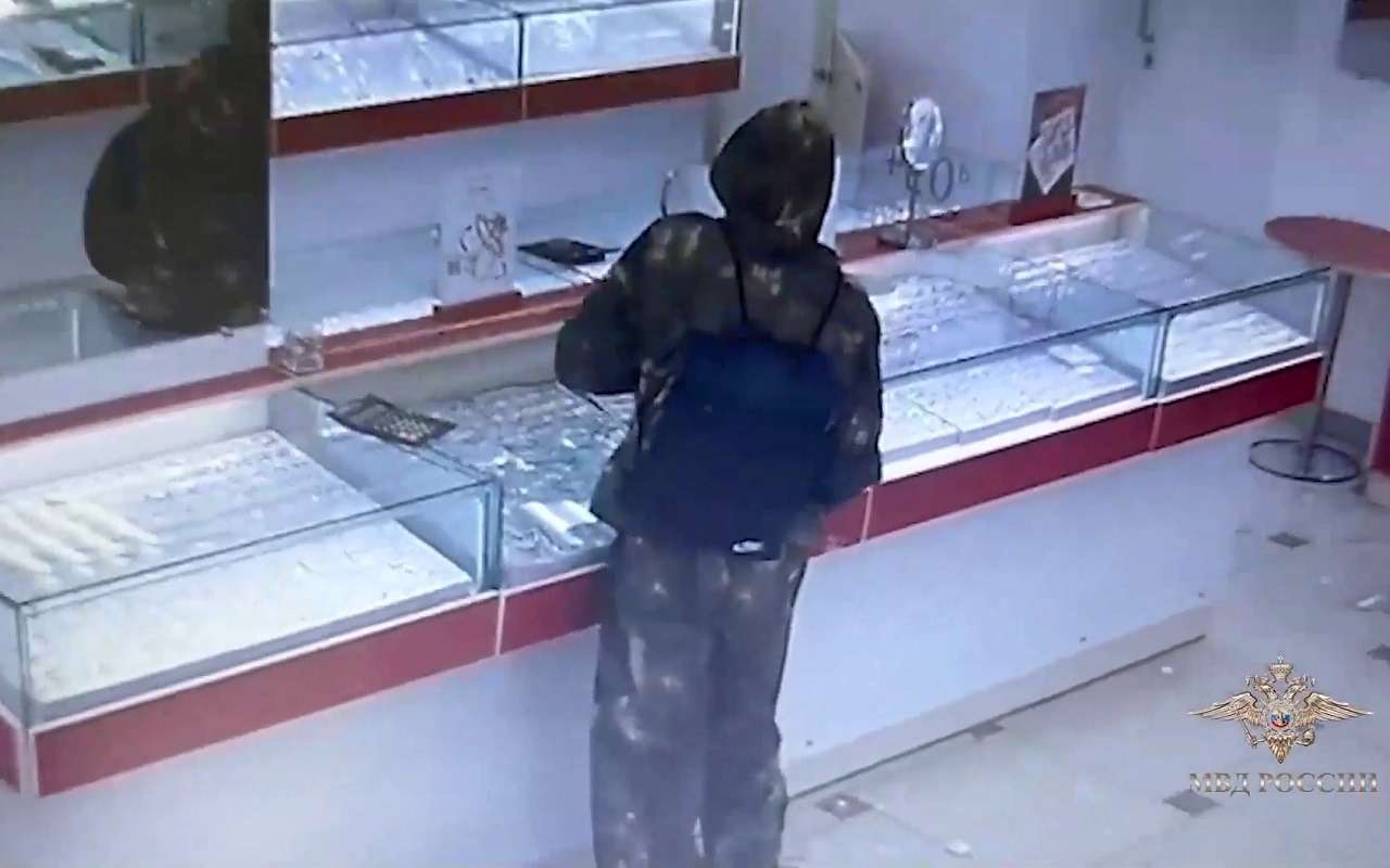 Волк: тульская полиция задержала подозреваемых в нападении на ювелирный магазин