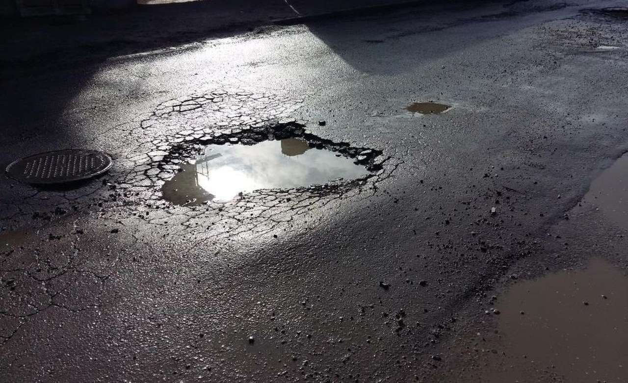 Водитель Ford отсудил за яму на дороге более 100 тыс. руб.