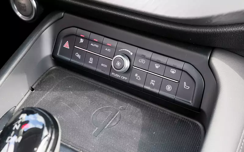 Haval обогрев лобового. Обогрев лобового стекла хавал ф7 как включить. Подогрев лобового стекла хавал ф7. Кнопка обогрева лобового стекла хавал ф7. Электроподогрев лобового стекла.