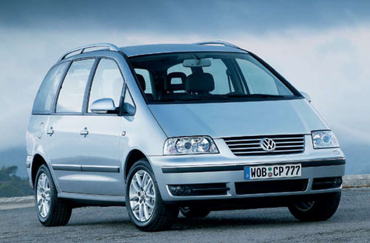 На Volkswagen Sharan предлагают сэкономить