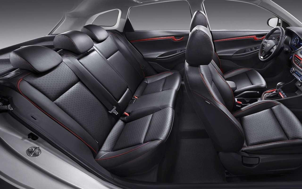 Интерьер Hyundai Celesta