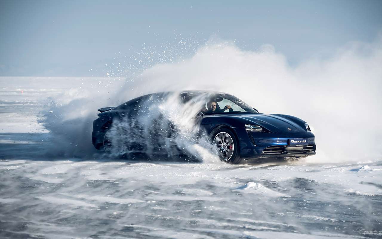Porsche Taycan на льду прост и покладист.