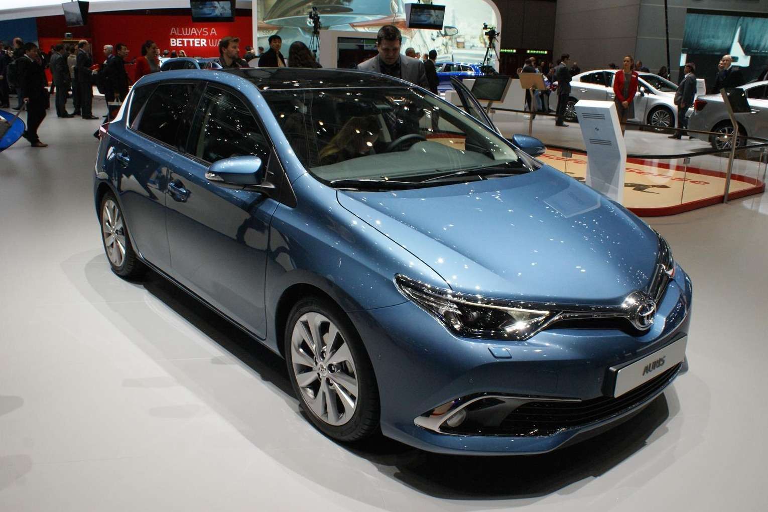 Автомобиль Toyota Auris: обзор, новости, машина Тойота Аурис —  комплектации, характеристики, разные поколения Toyota Auris — сайт За рулем  www.zr.ru