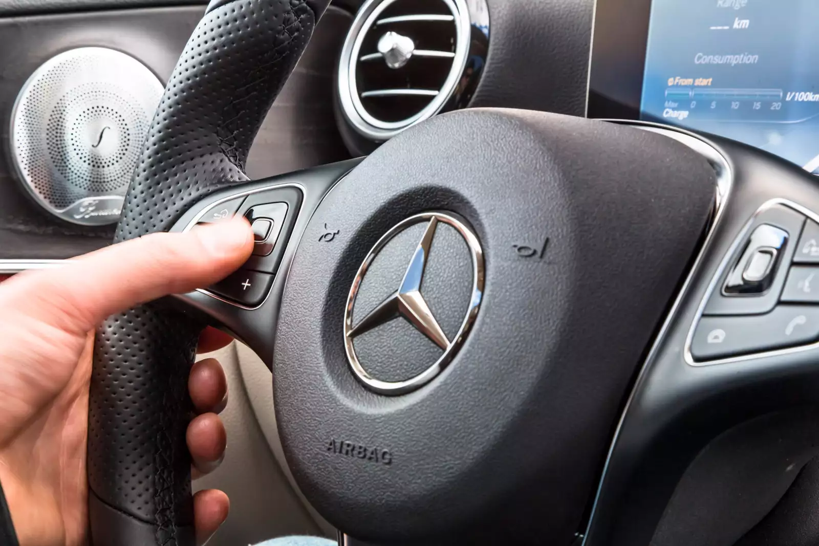 Как снять руль w213