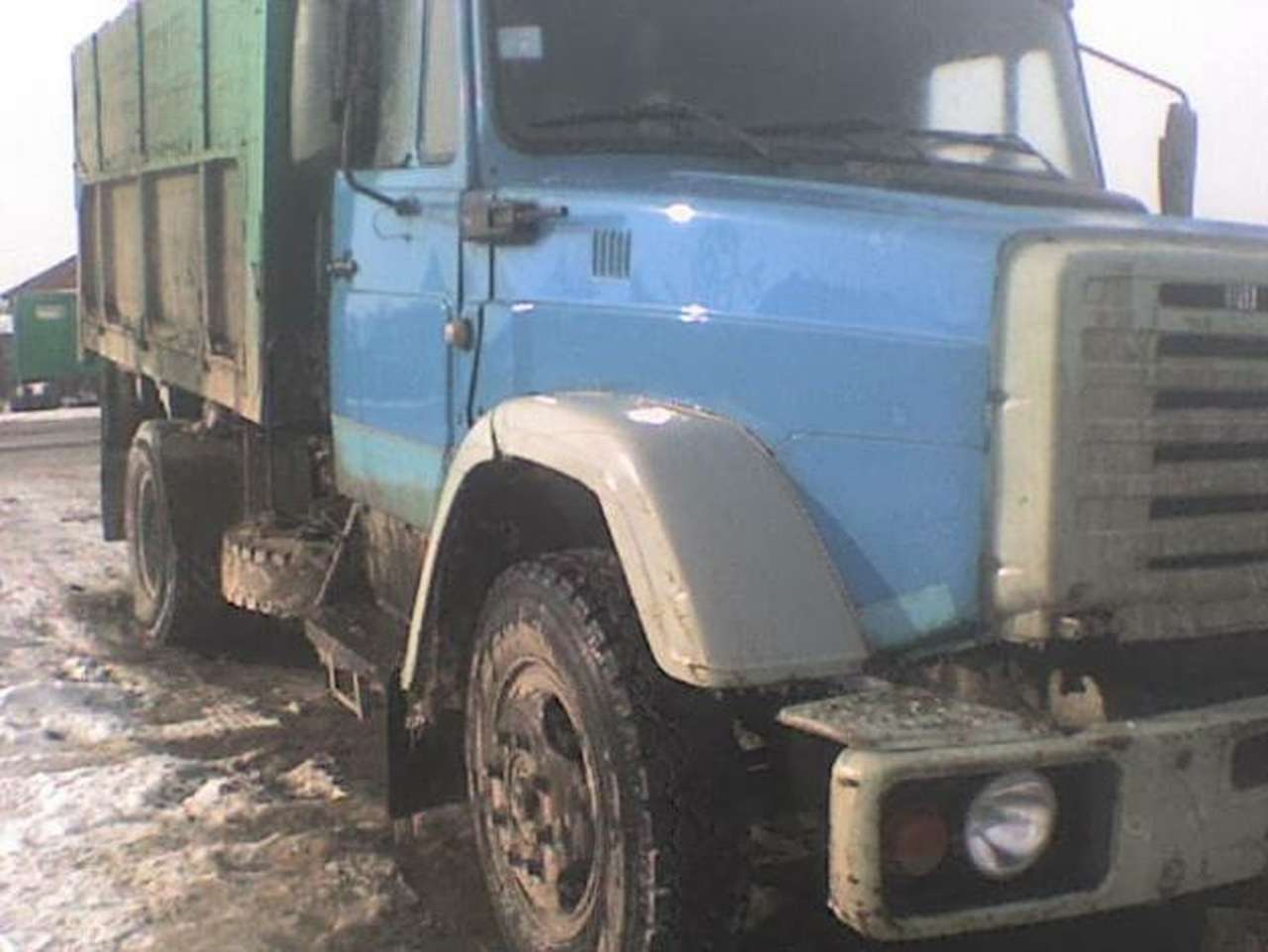 Минпромторг повысил пенсионный возраст грузовиков и автобусов