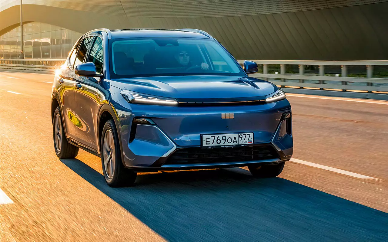 Geely EX5 EM-R: Москва — Селигер и обратно на одном баке