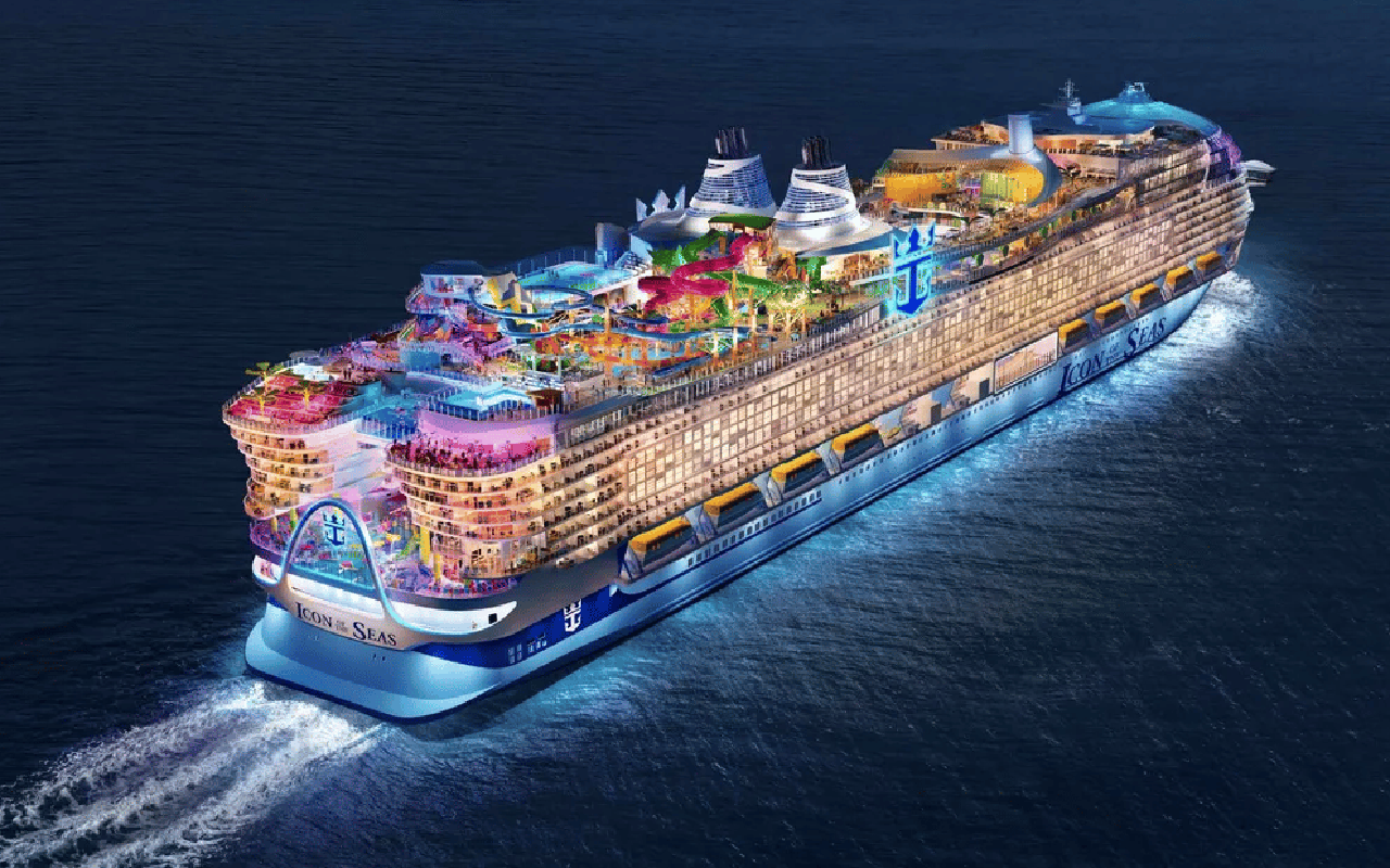 7 бассейнов, 40 ресторанов, 2805 кают – видеоэкскурсия по крупнейшему круизному лайнеру