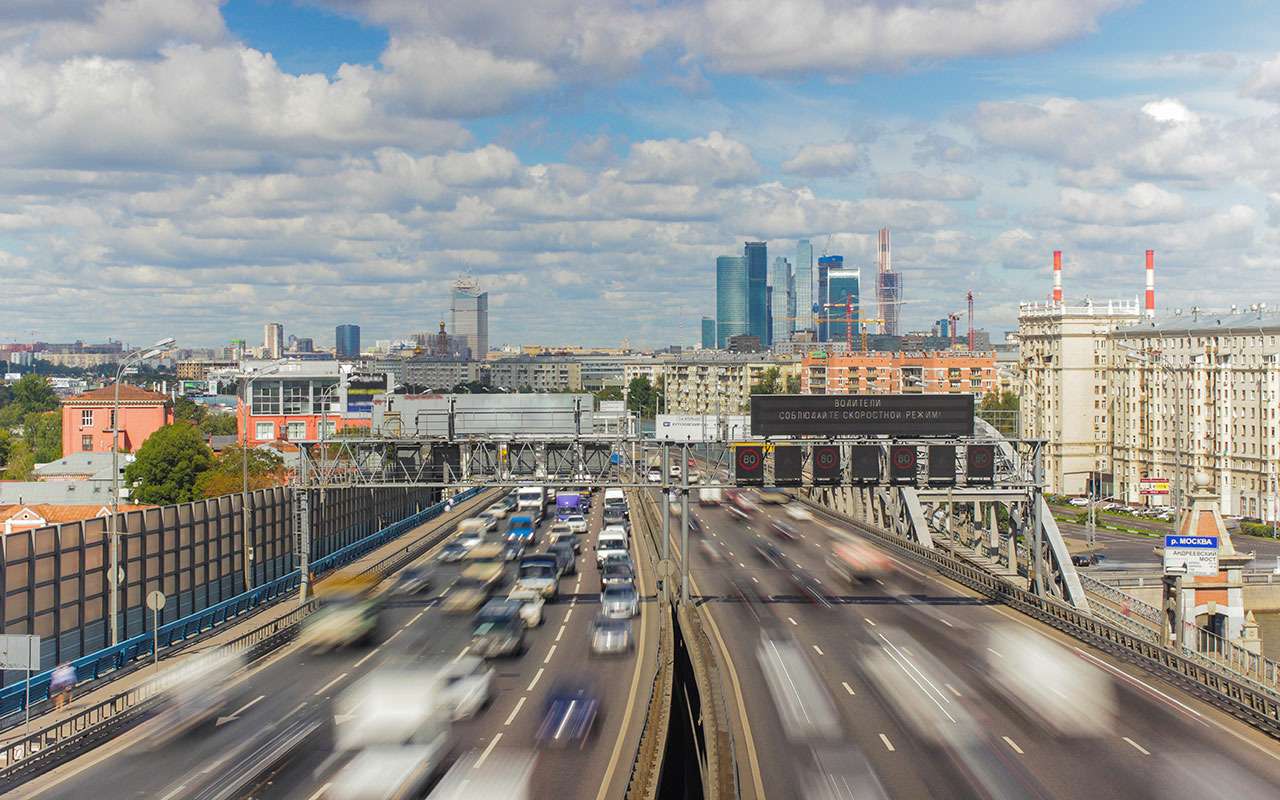 Авторынок России продолжает сокращаться. АВТОВАЗ растет