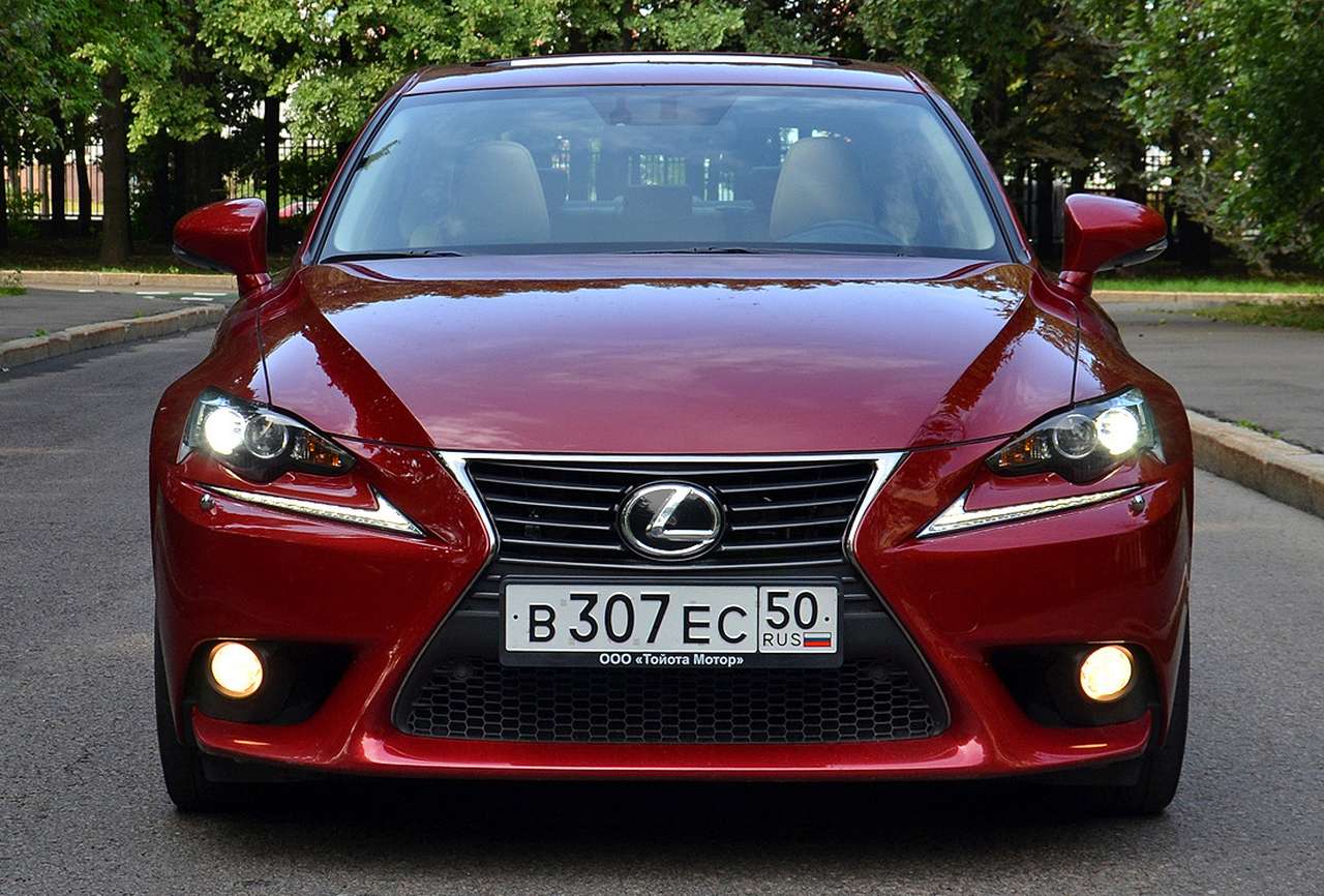 Lexus IS: росчерком меча