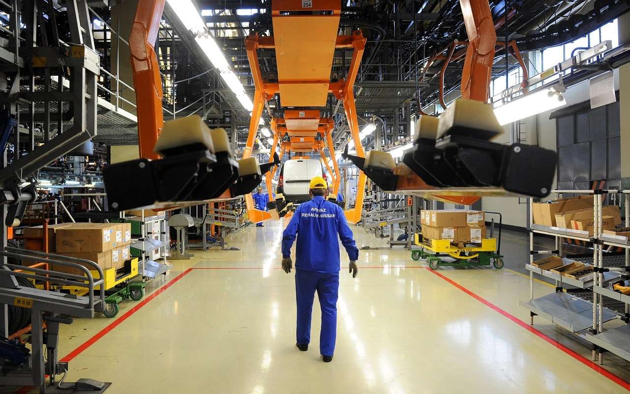 Посчитали, сколько машин не выпустил АВТОВАЗ из-за кризиса микрочипов