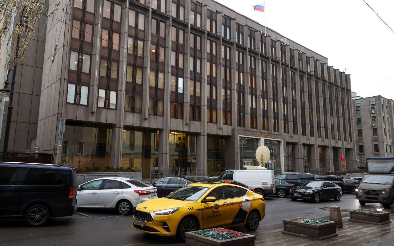 Стало известно, на каких авто ездят сенаторы Совфеда