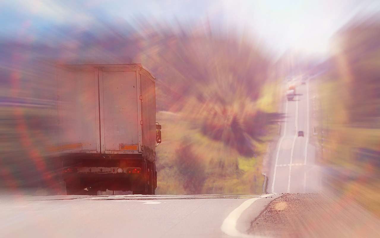 Грузовики согнали с асфальта на время жары