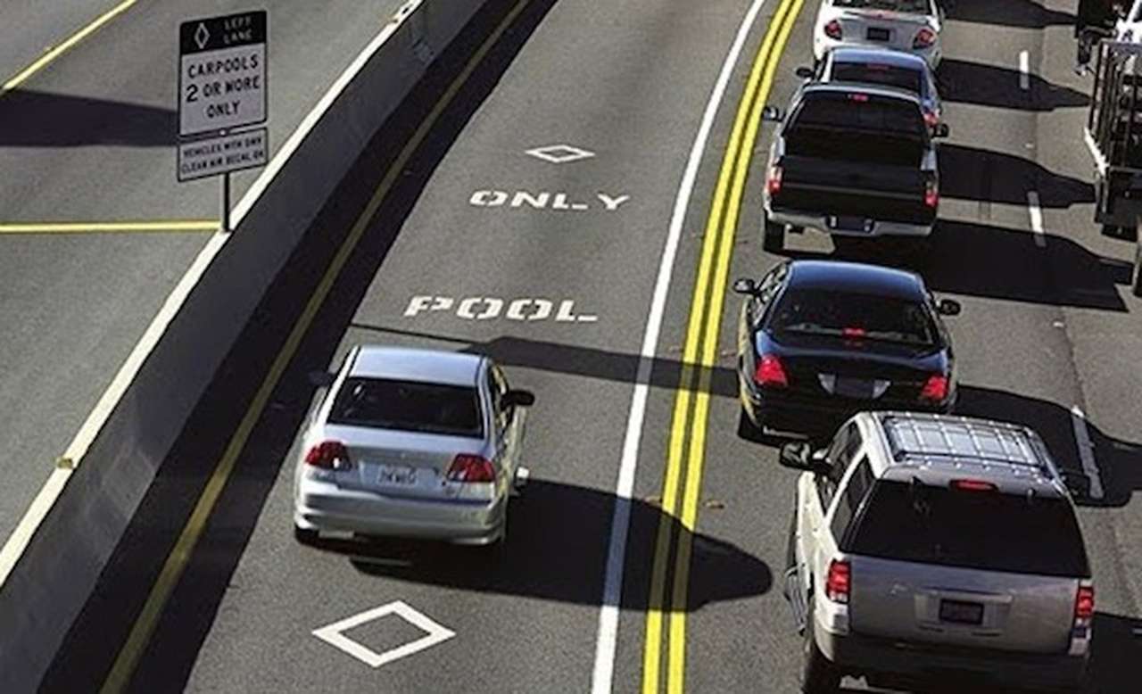 Госдума не пустила на выделенки машины с тремя пассажирами