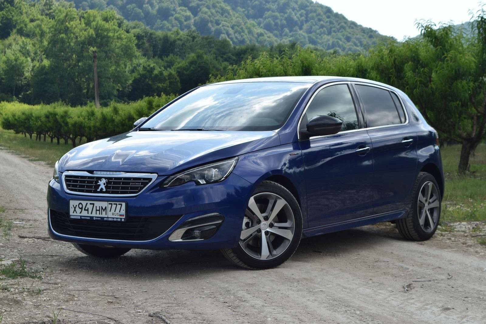 Рестайлинг-маскировка: Peugeot 308 обновился и стал безопаснее