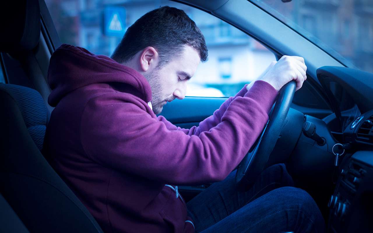 Всем бы такой сон: ударил пять машин и даже не проснулся