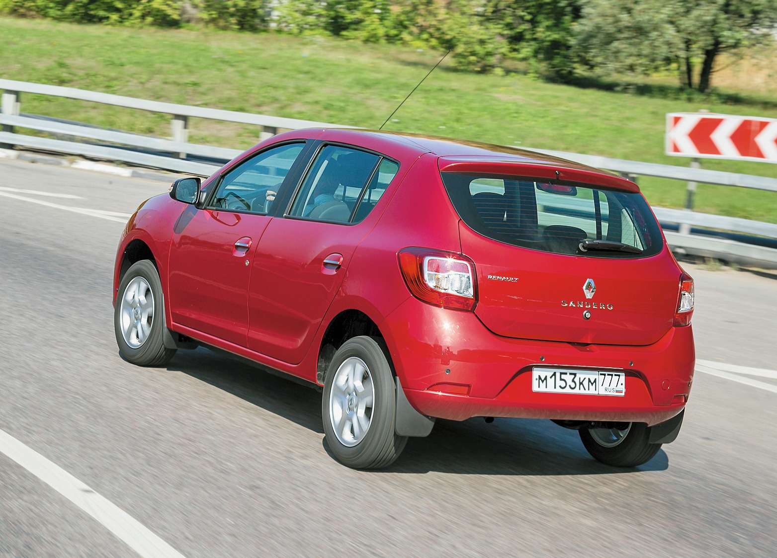 Поколение сандеро. Renault Sandero 2 поколение. Renault Sandero поколения. Рено Сандеро второе поколение. Новые Рено Сандеро 2.