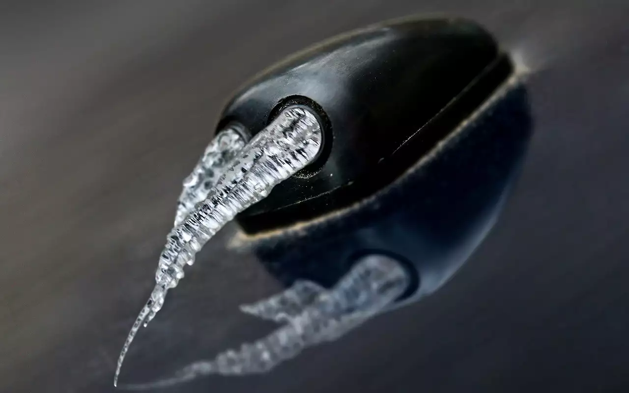 Как растопить лед в бачке омывателя автомобиля