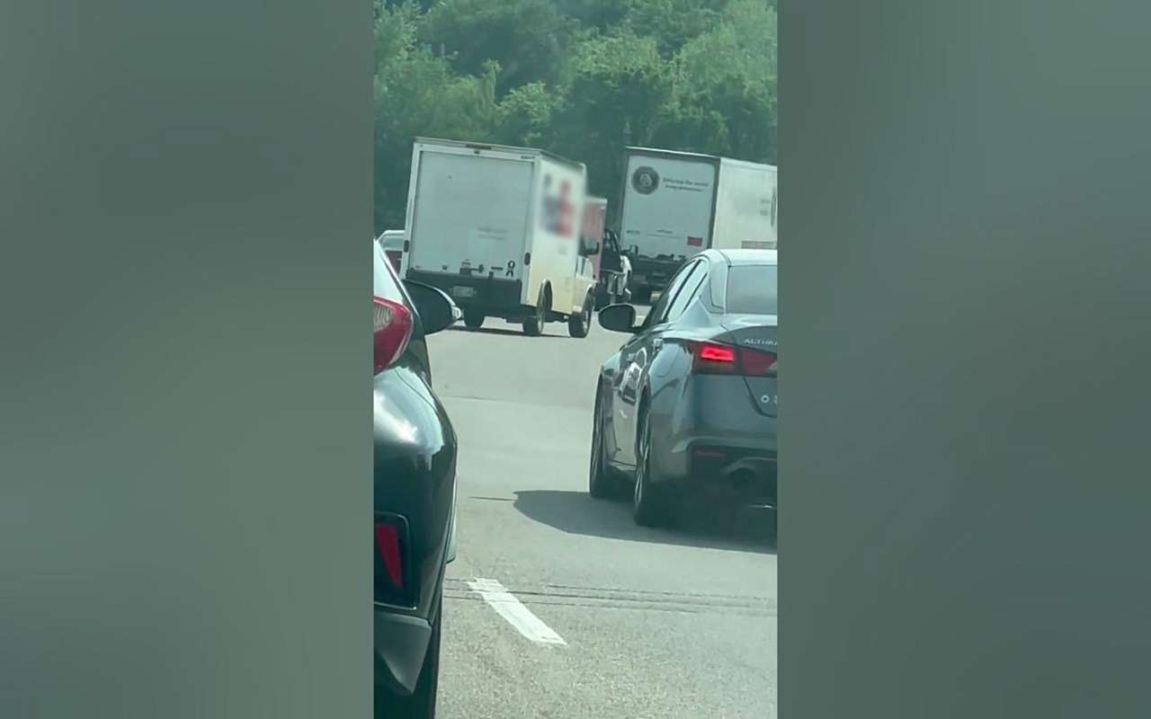 Что вытворяет водитель, когда скучно ехать в пробке