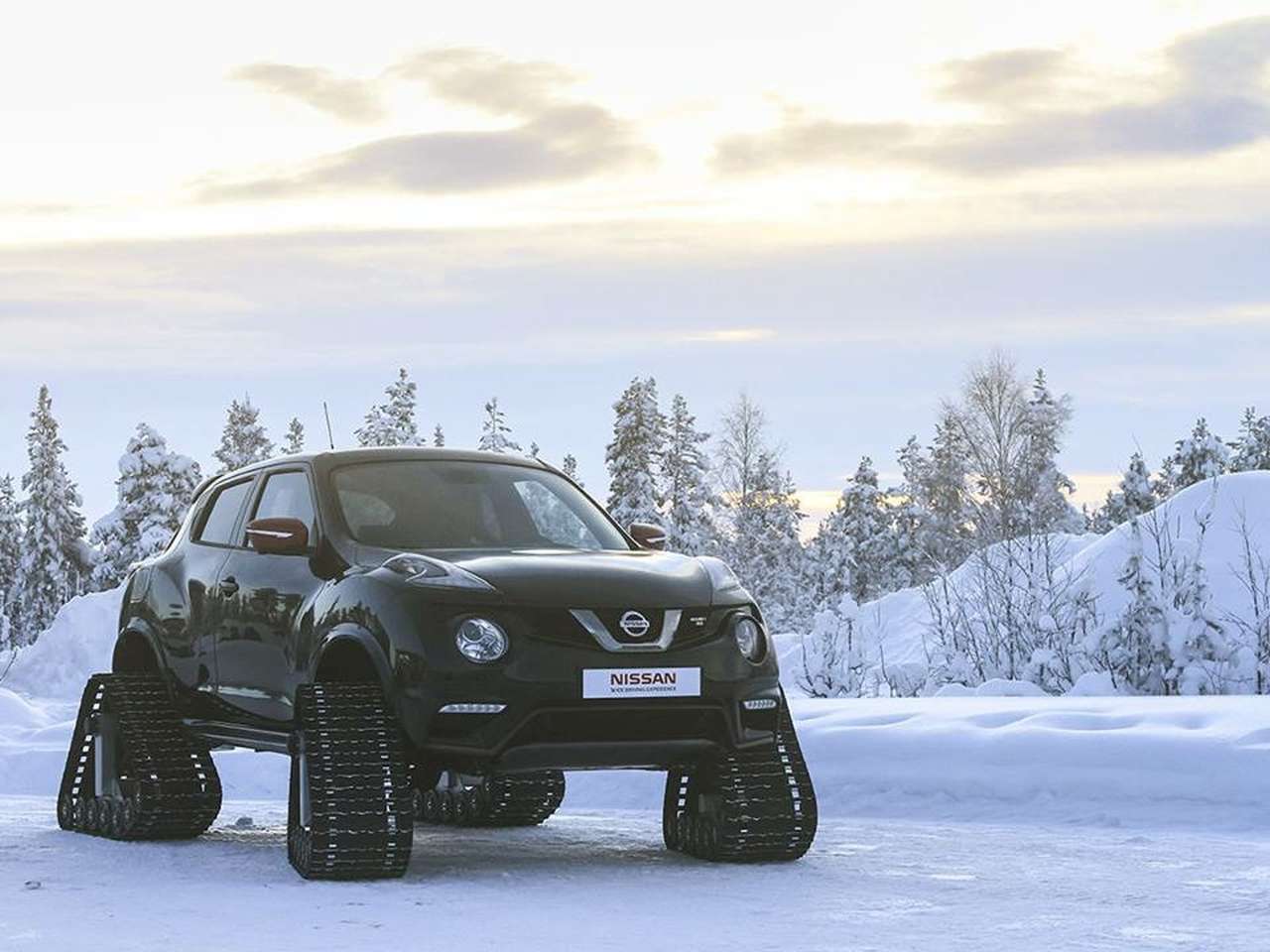 Nissan опробовал Juke Nismo RS на гусеничном ходу (ВИДЕО)
