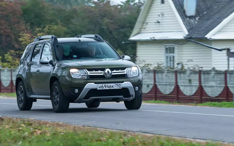 Купить б/у Renault Duster I 2.0 AT (135 л.с.) бензин автомат в Санкт-Петербурге: