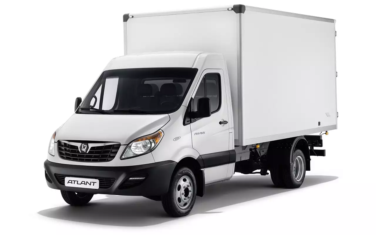 Atlant, сменивший имя на Sollers SF4, предлагается в трех вариантах колесной базы и в версиях цельнометаллического или промтоварного фургона (плюс изотермический и рефрижератор), грузопассажирского комби, микроавтобуса и бортового грузовика