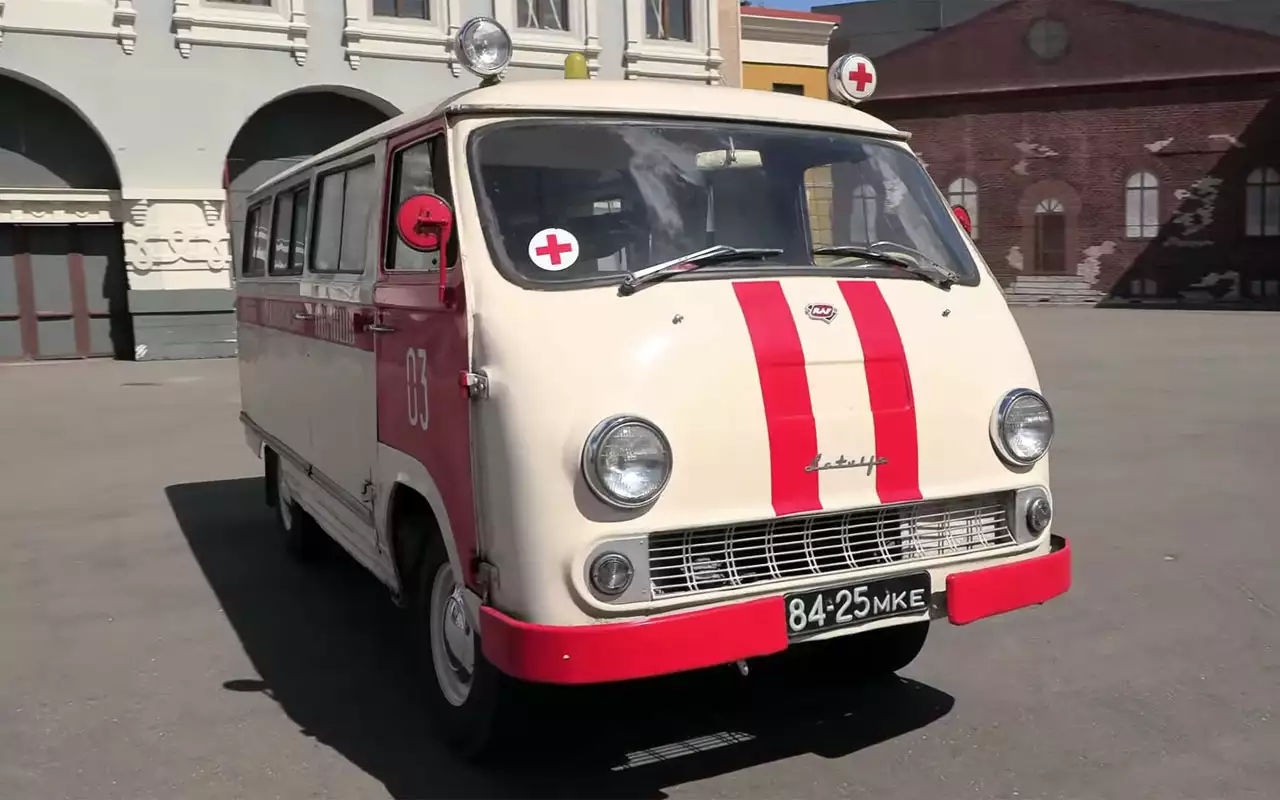 На чем возили больных в Советском Союзе — видеотест «рафика»