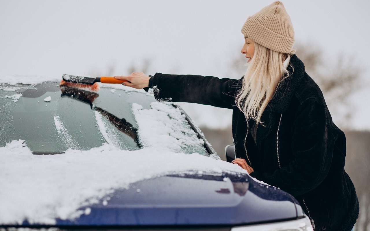 Какие щетки стеклоочистителя лучше? Эксперты перечислили плюсы зимнего варианта