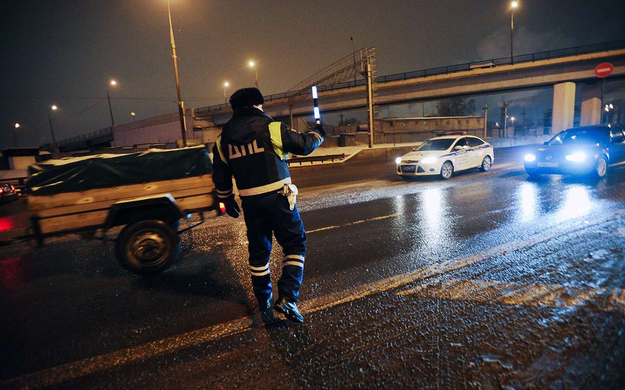 Инспекторы ДПС с 1 декабря начнут выписывать штрафы за резину не по сезону: кому грозит наказание