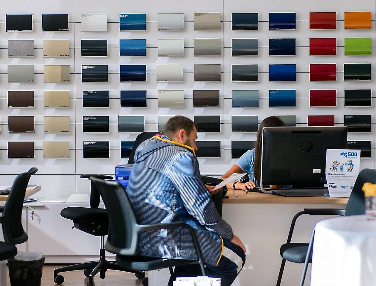 PwC: В 2015 году Россию ожидает спад автопродаж на 25-35%