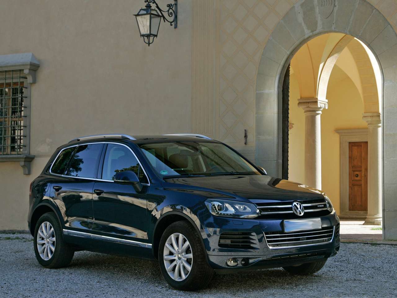 C российского рынка отозвали 32 автомобиля Volkswagen Touareg