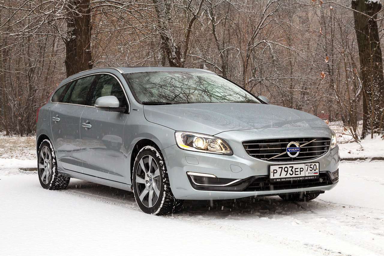 Volvo V60 D6 Plug-In Hybrid Summum: 3 299 000 руб.