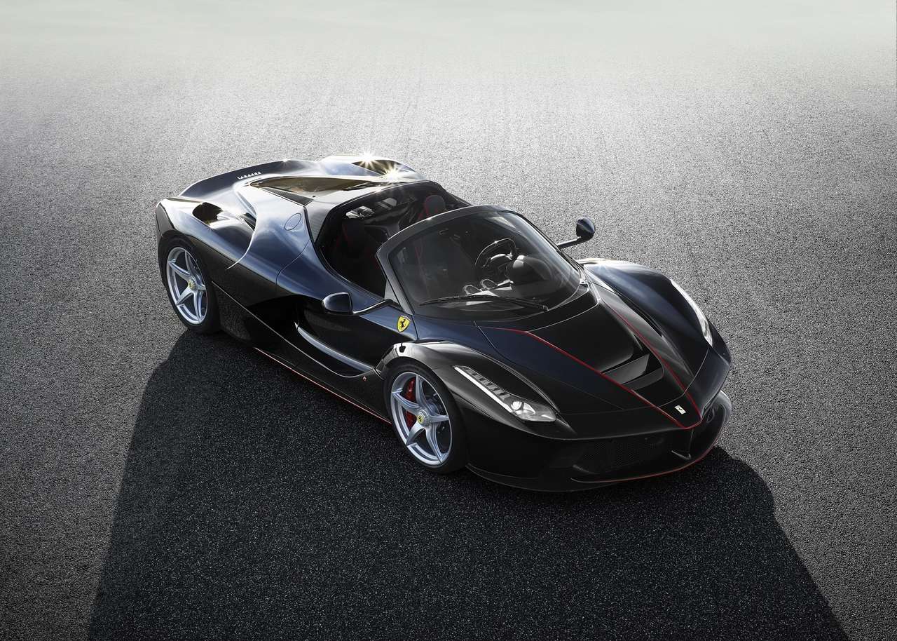 В двух словах о великом: Ferrari представила гиперкар LaFerrari Aperta