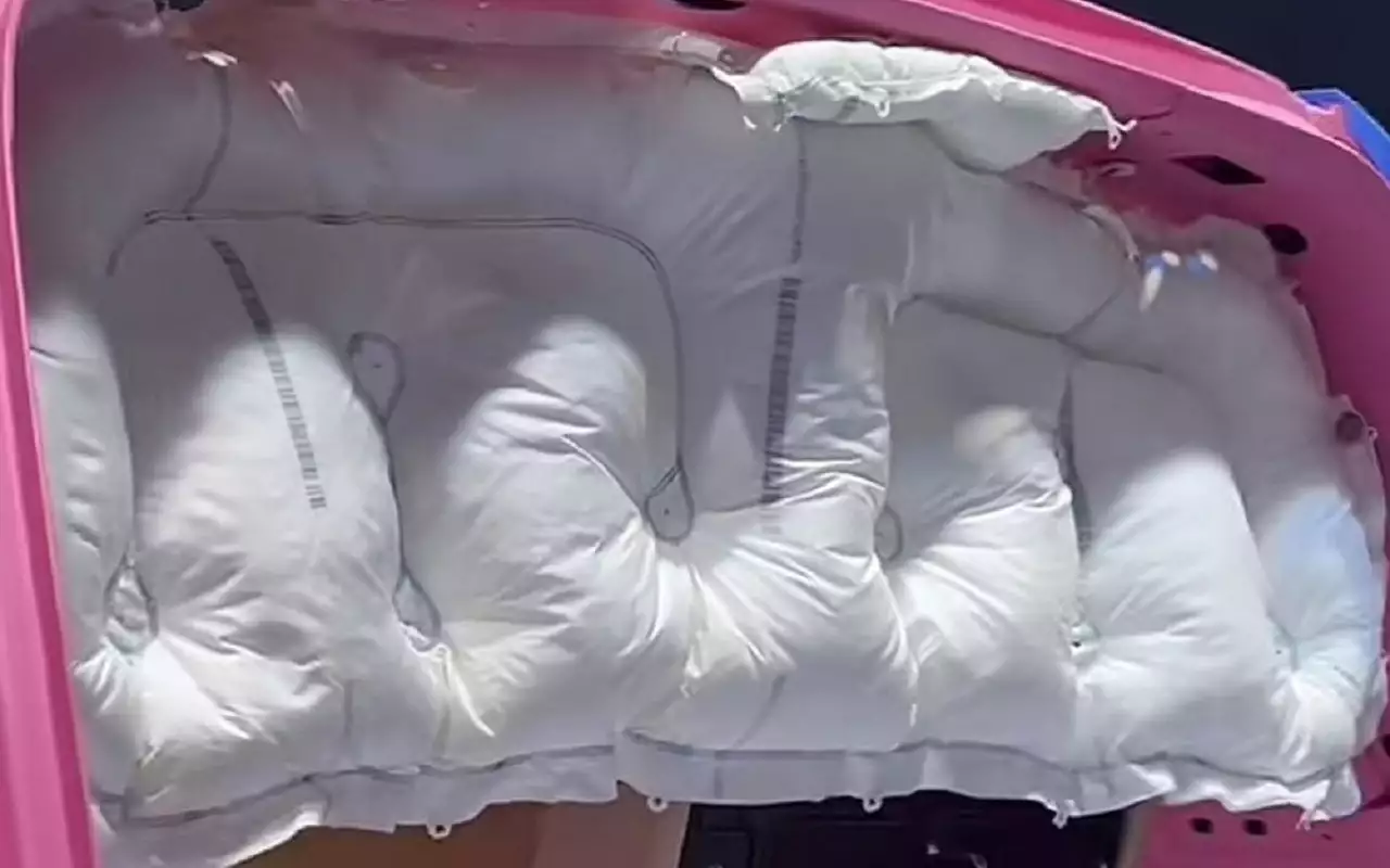 В РФ везут уникальный кроссовер с подушками в багажнике