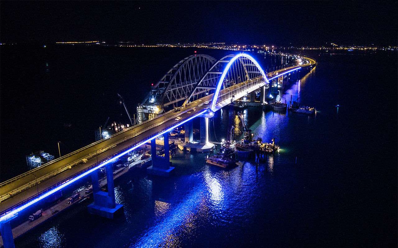 Полная иллюминация! На Крымском мосту протестировали ночную подсветку