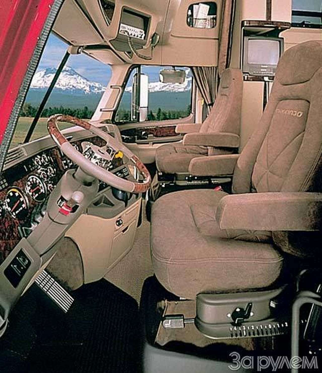 "фрейтлайнер-коронадо"